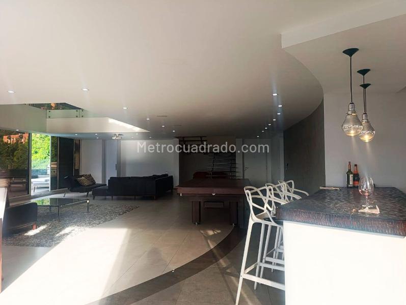 Luxury 4BR Apartment with Gym in El Poblado - 5
