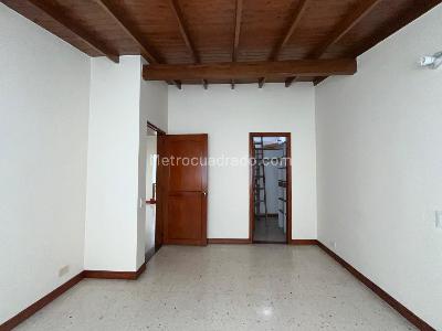 Casa de 4 alcobas en arriendo en Los Balsos No2, Medellín, 300 m² · foto 10 de 17