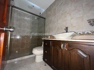 Casa de 4 alcobas en arriendo en Los Balsos No2, Medellín, 300 m² · foto 13 de 17