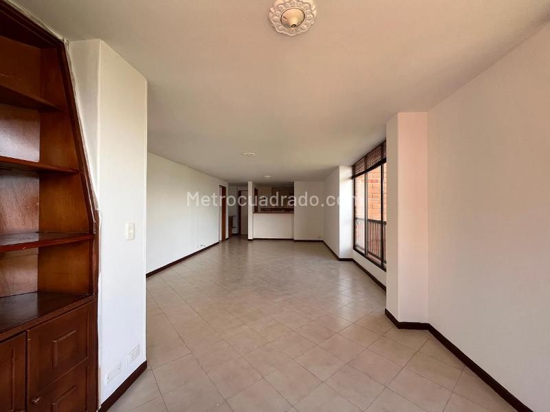 3BR Apartment in Closed Unit in El Poblado with Elevator - 4