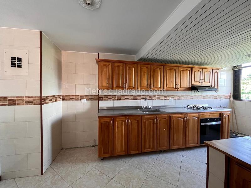 3BR Apartment in Closed Unit in El Poblado with Elevator - 7