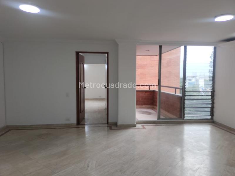 Spacious 3BR Apartment with Pool in El Poblado - 2