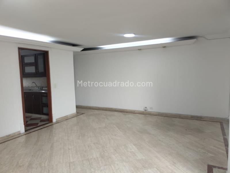 Spacious 3BR Apartment with Pool in El Poblado - 4