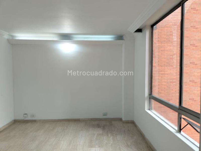 Spacious 3BR Apartment with Pool in El Poblado - 7