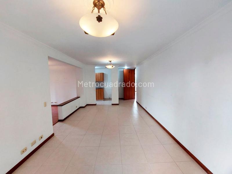 Apartamento Acogedor de 2 Alcobas con Balcón en El Poblado - 2
