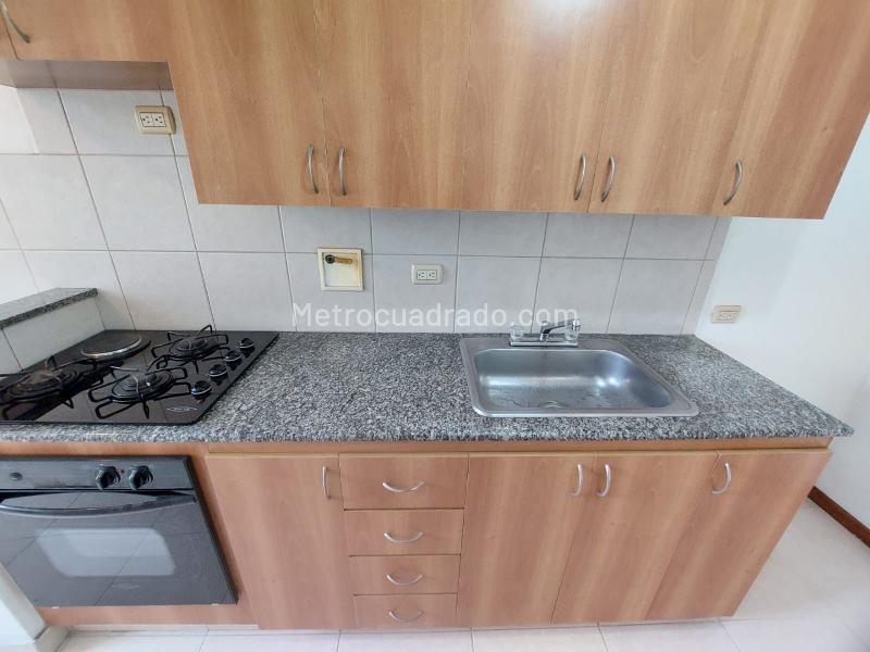Apartamento Acogedor de 2 Alcobas con Balcón en El Poblado - 5
