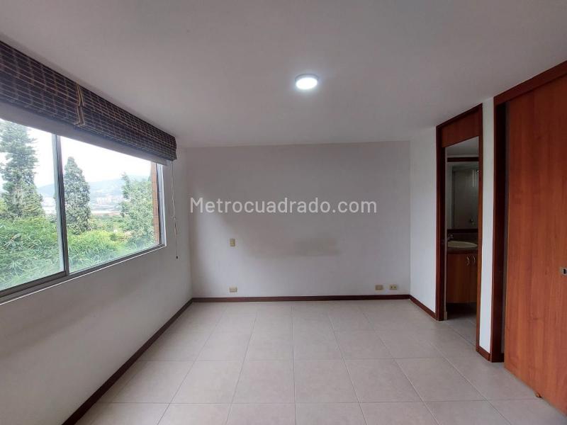 Apartamento Acogedor de 2 Alcobas con Balcón en El Poblado - 8