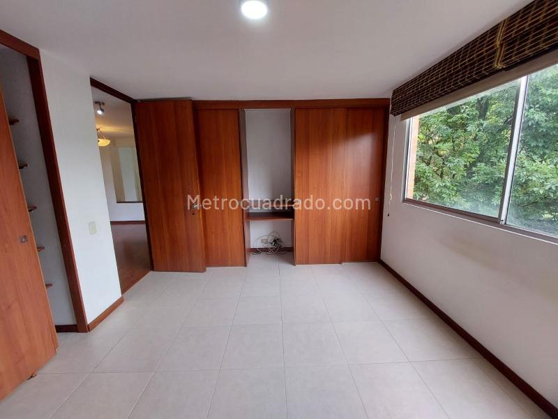 Apartamento Acogedor de 2 Alcobas con Balcón en El Poblado - 9