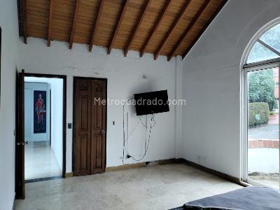 Casa de 3 alcobas en venta en El Poblado, Medellín, 540 m² · foto 16 de 20
