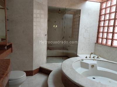 Casa de 3 alcobas en venta en El Poblado, Medellín, 540 m² · foto 17 de 20