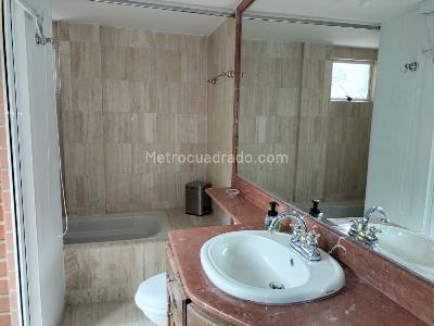 Casa de 3 alcobas en venta en El Poblado, Medellín, 540 m² · foto 19 de 20