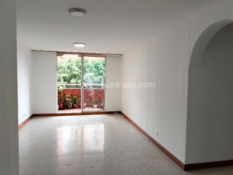Apartamento en arriendo en El Poblado (Conjunto Cerrado)