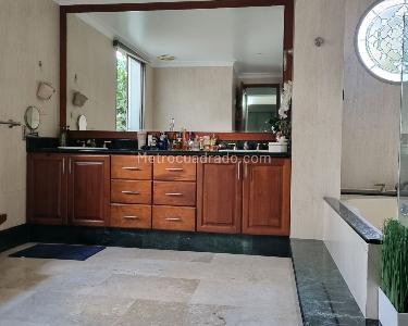 Casa de 4 alcobas en venta en El Poblado, Medellín, 338 m² · foto 16 de 19