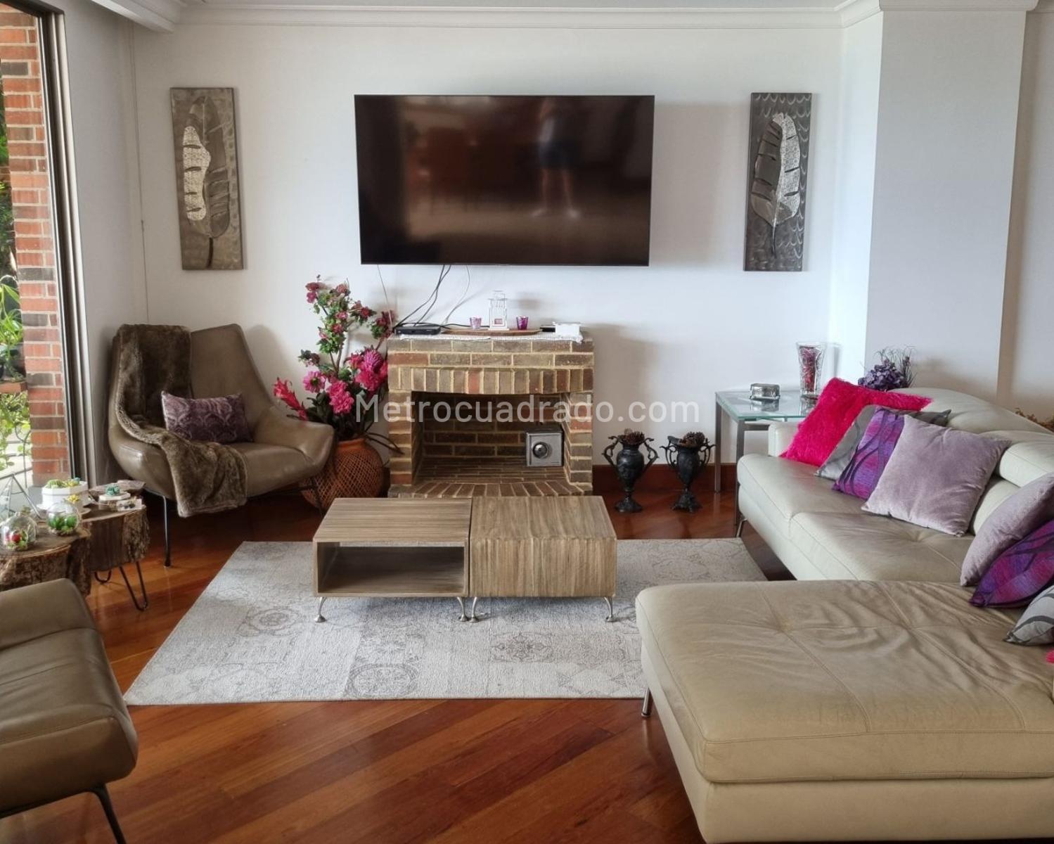 Casa de 4 habitaciones en venta en El Poblado, Medellín — imagen 1 de 19