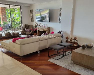 Casa de 4 alcobas en venta en El Poblado, Medellín, 338 m² · foto 2 de 19