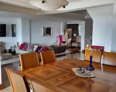 Casa de 4 alcobas en venta en El Poblado, Medellín, 338 m² · foto 4 de 19