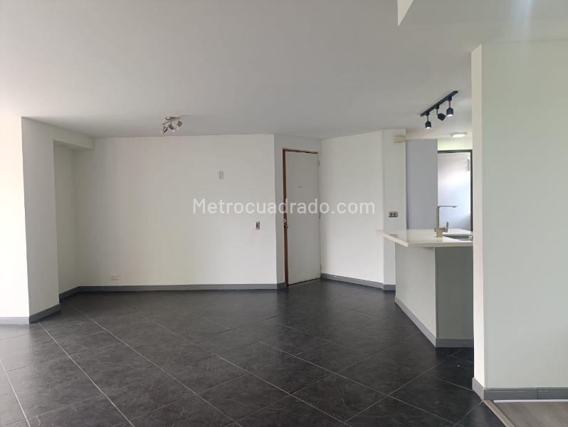 Apartamento de 3 Alcobas en Unidad Cerrada en San Lucas, El Poblado - 6