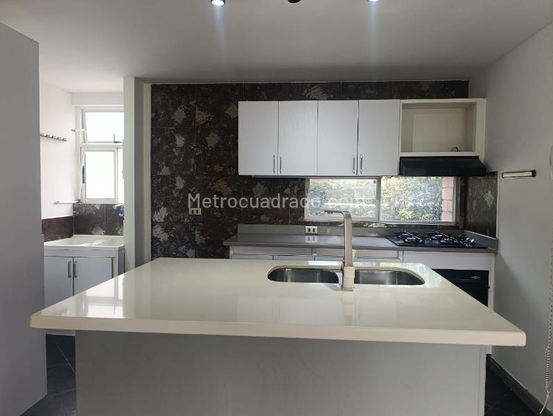Apartamento de 3 Alcobas en Unidad Cerrada en San Lucas, El Poblado - 7