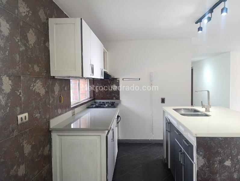 Apartamento de 3 Alcobas en Unidad Cerrada en San Lucas, El Poblado - 8