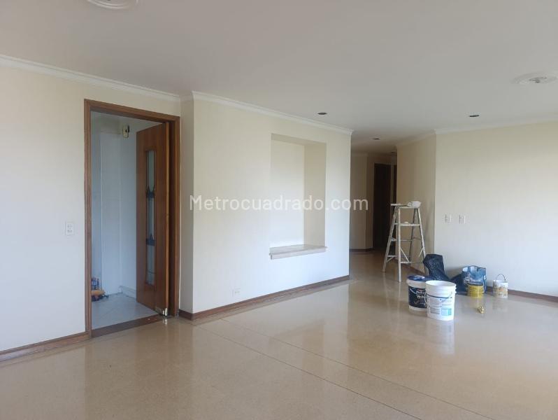3BR Apartment with Balcony and Covered Parking in El Poblado - 2