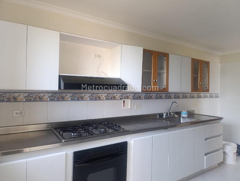 3BR Apartment with Balcony and Covered Parking in El Poblado - 3