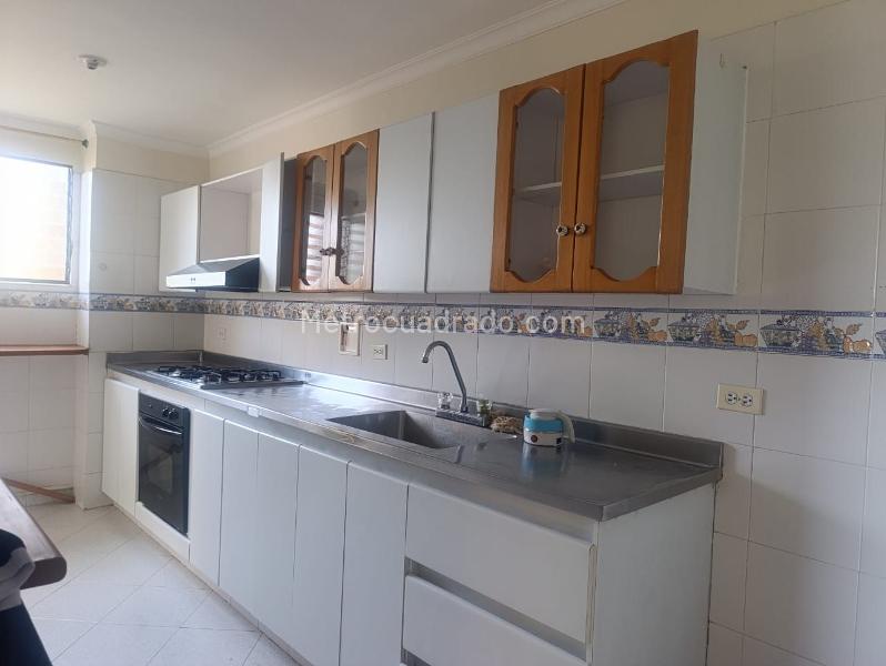 3BR Apartment with Balcony and Covered Parking in El Poblado - 4