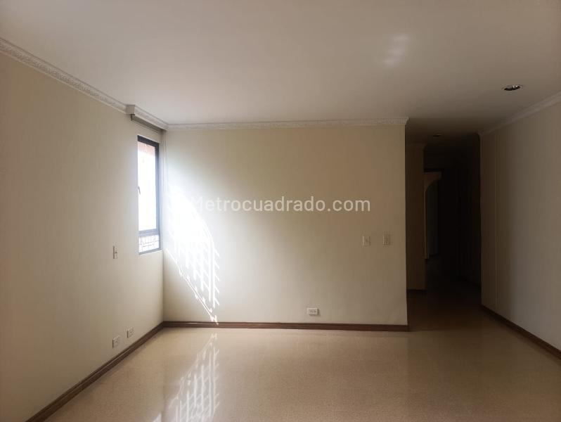 3BR Apartment with Balcony and Covered Parking in El Poblado - 7