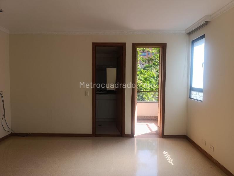 3BR Apartment with Balcony and Covered Parking in El Poblado - 8