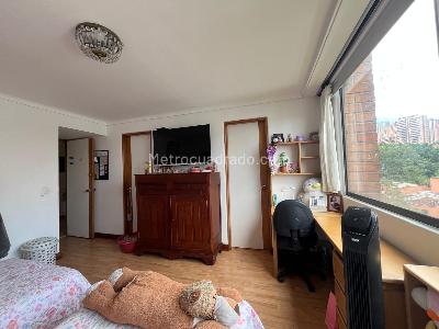 Apartamento de 3 alcobas en venta en El Poblado, Medellín, 210 m² · foto 10 de 15