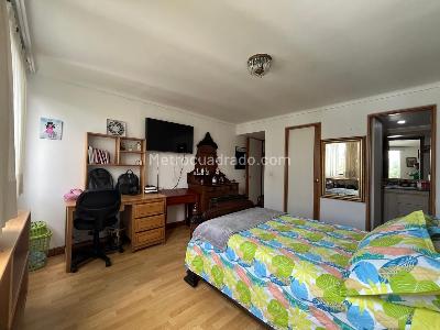 Apartamento de 3 alcobas en venta en El Poblado, Medellín, 210 m² · foto 11 de 15