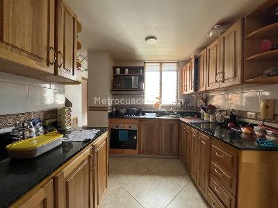 Apartamento de 3 alcobas en venta en El Poblado, Medellín, 210 m² · foto 5 de 15