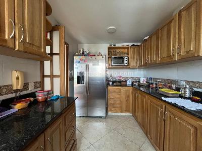 Apartamento de 3 alcobas en venta en El Poblado, Medellín, 210 m² · foto 6 de 15