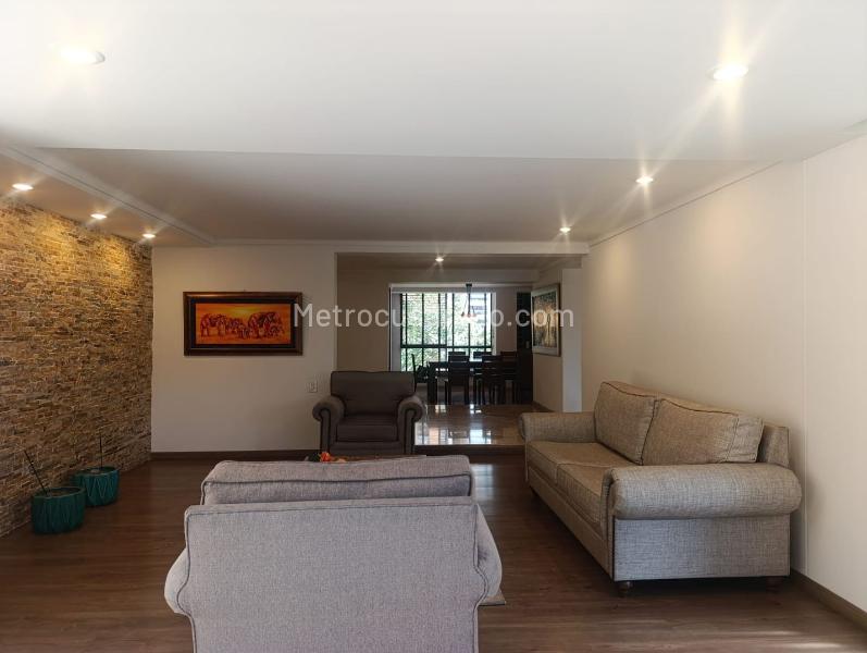 Apartamento Amoblado de 3 Alcobas en El Poblado