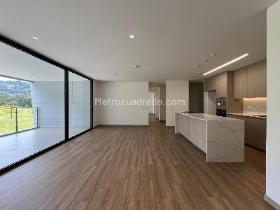 Apartamento de 3 alcobas en venta en Rionegro, Rionegro, 212 m² · foto 2 de 19