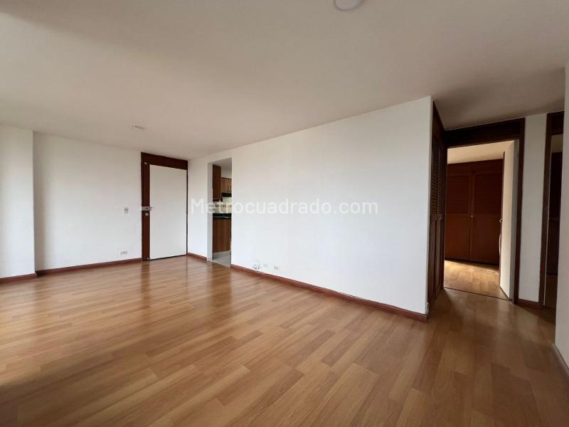 3BR Apartment with Pool in Quiet El Poblado