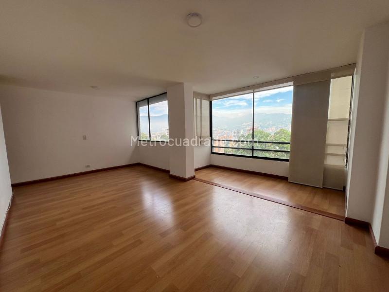 3BR Apartment with Pool in Quiet El Poblado - 2