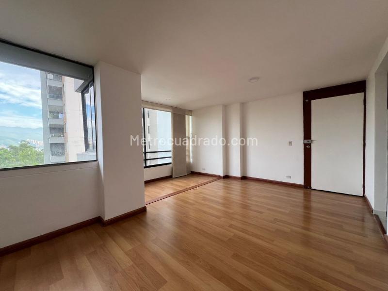 3BR Apartment with Pool in Quiet El Poblado - 4