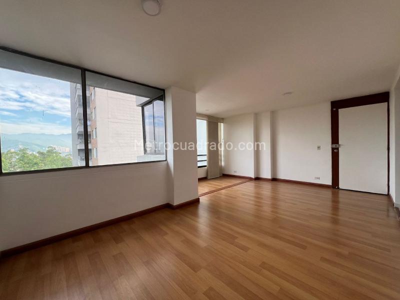 3BR Apartment with Pool in Quiet El Poblado - 5
