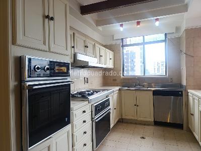 Apartamento de 4 alcobas en venta en El Poblado, Medellín, 325 m² · foto 3 de 18