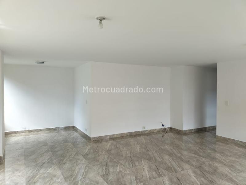 Apartamento Moderno de 3 Alcobas con Estudio en El Poblado - 3