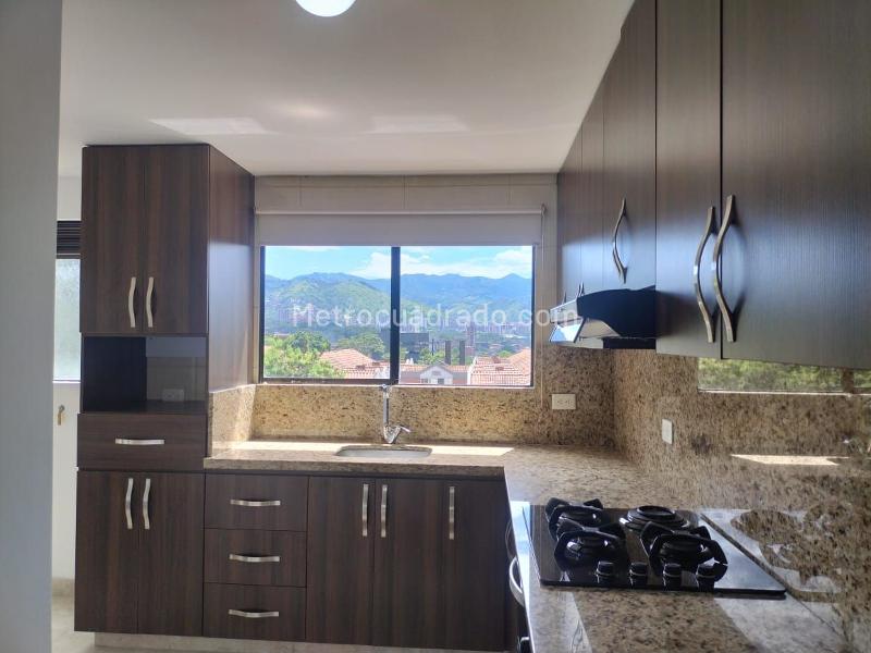 Apartamento Moderno de 3 Alcobas con Estudio en El Poblado - 4