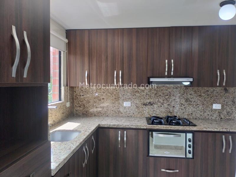 Apartamento Moderno de 3 Alcobas con Estudio en El Poblado - 5