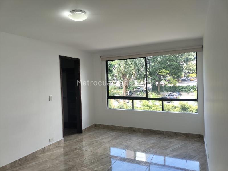 Apartamento Moderno de 3 Alcobas con Estudio en El Poblado - 6