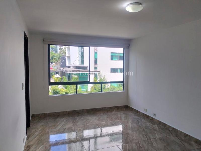 Apartamento Moderno de 3 Alcobas con Estudio en El Poblado - 7