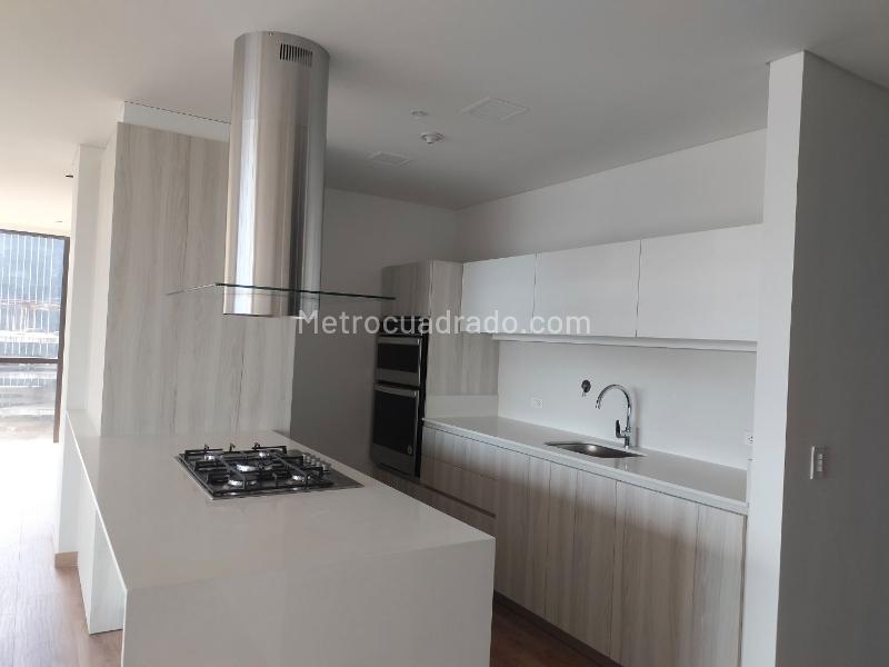 Piso – Medellín, Altos del Poblado, El Poblado - Más