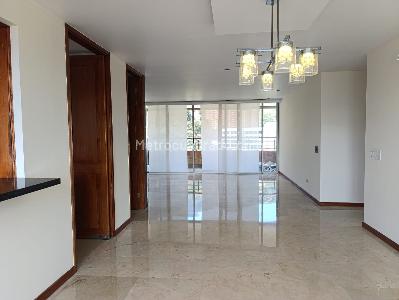 Apartamento de 3 alcobas en venta en El Poblado, Medellín, 145 m² · foto 2 de 20