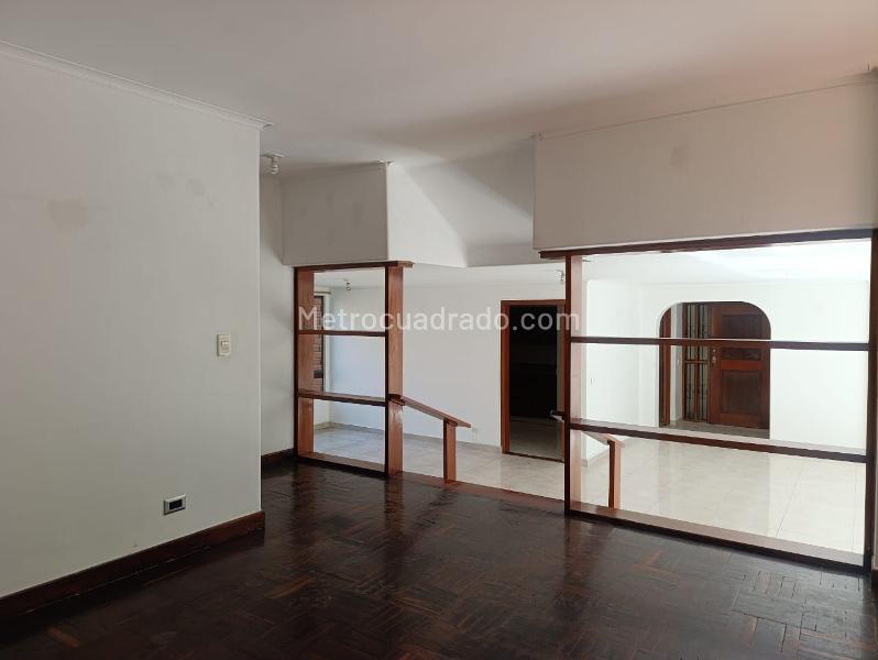 Apartamento de 3 Alcobas con Vestier y Terraza en El Poblado - 2