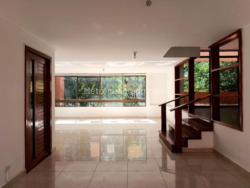 Apartamento de 3 Alcobas con Vestier y Terraza en El Poblado - 4