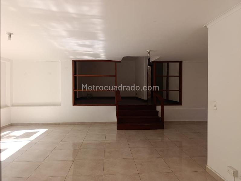 Apartamento de 3 Alcobas con Vestier y Terraza en El Poblado - 5
