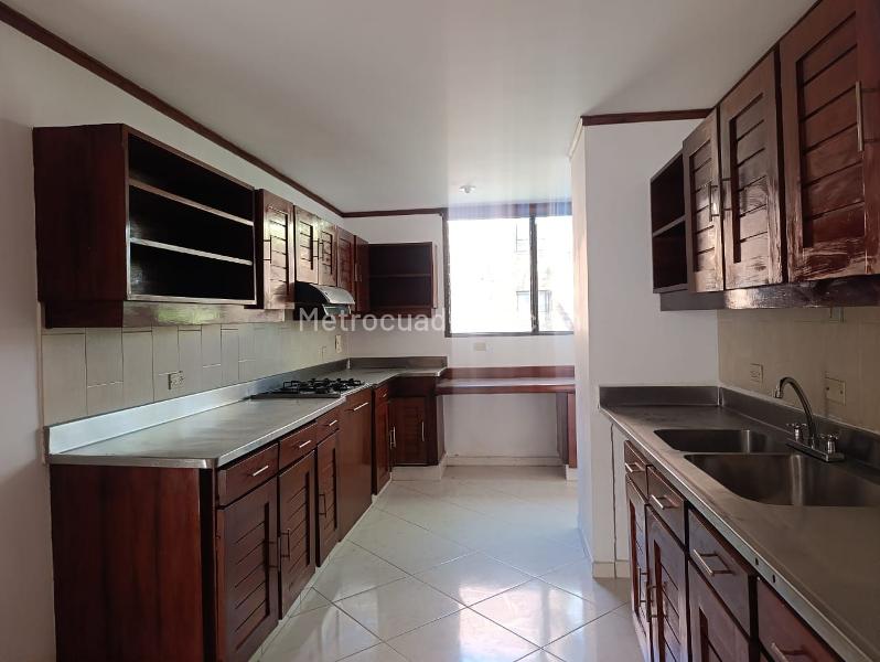 Apartamento de 3 Alcobas con Vestier y Terraza en El Poblado - 6
